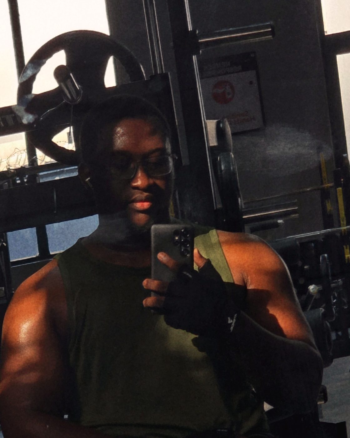 Joshua taking a mirror selfie at the gym